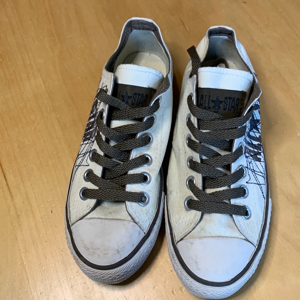 Converse unisex low cut.
